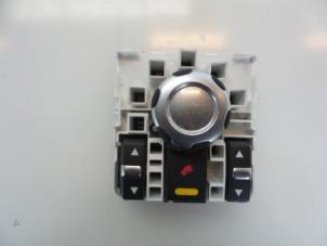 Gebruikte Schakelaar Landrover Range Rover Sport (LS) 3.0 S TDV6 Prijs € 25,00 Margeregeling aangeboden door Autobedrijf Broekhuis B.V.