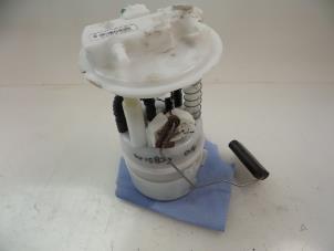 Gebruikte Brandstofpomp Elektrisch Renault Clio IV Estate/Grandtour (7R) 0.9 Energy TCE 12V Prijs € 25,00 Margeregeling aangeboden door Autobedrijf Broekhuis B.V.