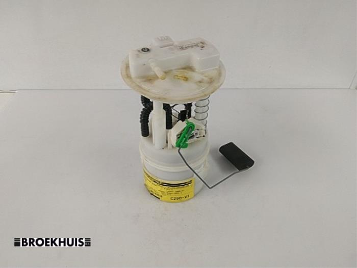 Gebruikte Tank element Pomp Renault Twingo II (CN) 1.2 16V LEV Prijs € 25,00 Margeregeling aangeboden door Autobedrijf Broekhuis B.V.