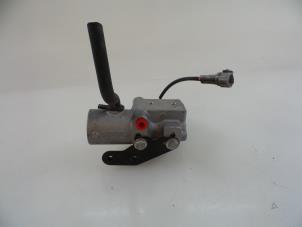 Gebruikte Hoofdremcilinder Toyota Prius (NHW20) 1.5 16V Prijs € 50,00 Margeregeling aangeboden door Autobedrijf Broekhuis B.V.