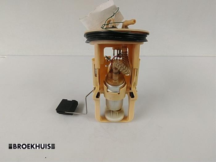 Gebruikte Tank element Pomp BMW 3 serie (E46/4) 320d 16V Prijs € 25,00 Margeregeling aangeboden door Autobedrijf Broekhuis B.V.