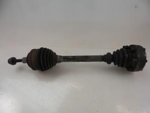 Gebruikte Homokineetas links-voor Volkswagen Transporter/Caravelle T4 2.8 V6 24V Prijs € 20,00 Margeregeling aangeboden door Autobedrijf Broekhuis B.V.