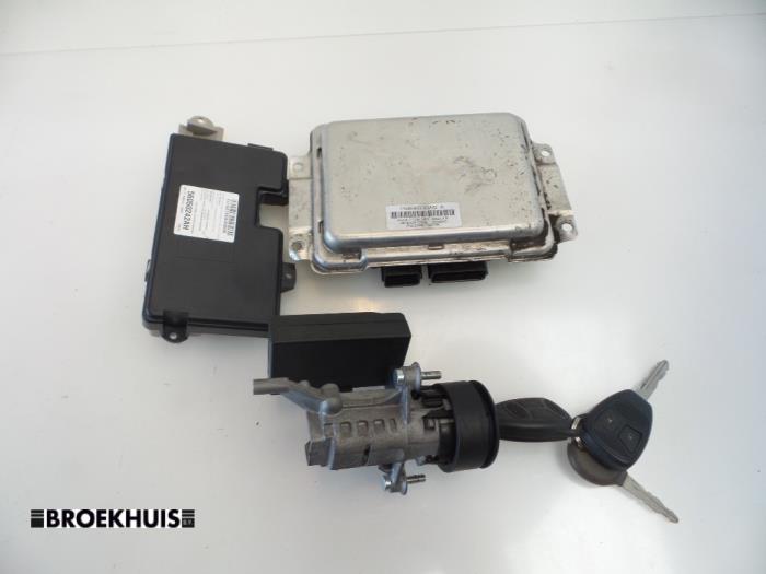 Gebruikte Computer Inspuit Chrysler 300 C Touring 3.0 CRD 24V Prijs € 60,00 Margeregeling aangeboden door Autobedrijf Broekhuis B.V.