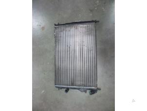 Gebruikte Radiateur Renault Scénic I (JA) 1.6 16V Prijs € 25,00 Margeregeling aangeboden door Autobedrijf Broekhuis B.V.