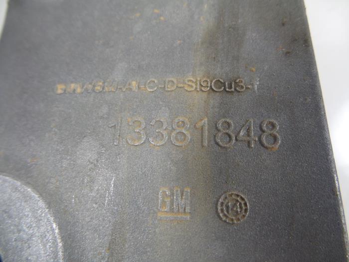 Gebruikte Versnellingsbak Steun Opel Corsa E 1.0 SIDI Turbo 12V Prijs € 20,00 Margeregeling aangeboden door Autobedrijf Broekhuis B.V.