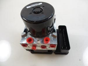 Gebruikte ABS Pomp Volvo V40 (MV) 2.0 D4 16V Prijs € 50,00 Margeregeling aangeboden door Autobedrijf Broekhuis B.V.