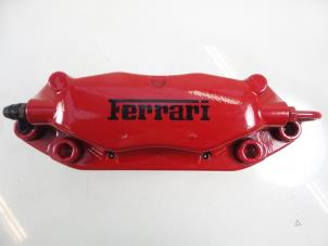 Gebruikte Remklauw (Tang) links-achter Ferrari 360 Modena Spider 3.6 V8 40V Prijs € 400,00 Margeregeling aangeboden door Autobedrijf Broekhuis B.V.