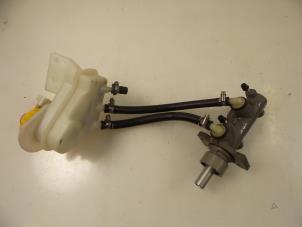 Gebruikte Hoofdremcilinder Ferrari 360 Modena Spider 3.6 V8 40V Prijs € 200,00 Margeregeling aangeboden door Autobedrijf Broekhuis B.V.