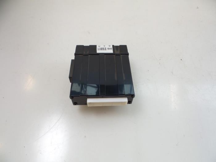 Gebruikte Comfort Module Hyundai Santa Fe I 2.7 V6 24V 4x4 Autom. Prijs € 35,00 Margeregeling aangeboden door Autobedrijf Broekhuis B.V.