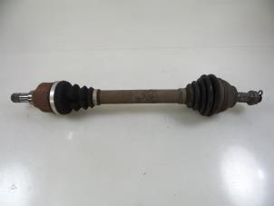 Gebruikte Homokineetas links-voor Peugeot 5008 I (0A/0E) 1.6 HDiF 16V Prijs € 45,00 Margeregeling aangeboden door Autobedrijf Broekhuis B.V.