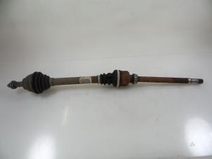 Gebruikte Cardanas rechts-voor (VWA) Peugeot 5008 I (0A/0E) 1.6 HDiF 16V Prijs € 50,00 Margeregeling aangeboden door Autobedrijf Broekhuis B.V.