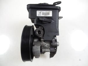 Gebruikte Servopomp BMW 5 serie (E60) 520d 16V Edition Fleet Prijs € 50,00 Margeregeling aangeboden door Autobedrijf Broekhuis B.V.