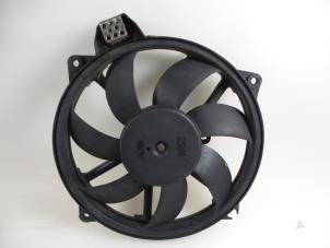 Gebruikte Koelvin Motor Renault Grand Scénic III (JZ) 1.5 dCi 110 Prijs € 35,00 Margeregeling aangeboden door Autobedrijf Broekhuis B.V.