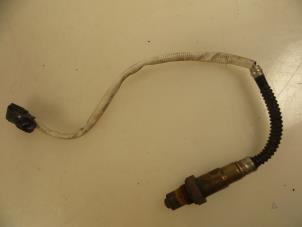 Gebruikte Lambda Sonde Renault Scénic III (JZ) 1.6 16V Bifuel Prijs € 25,00 Margeregeling aangeboden door Autobedrijf Broekhuis B.V.