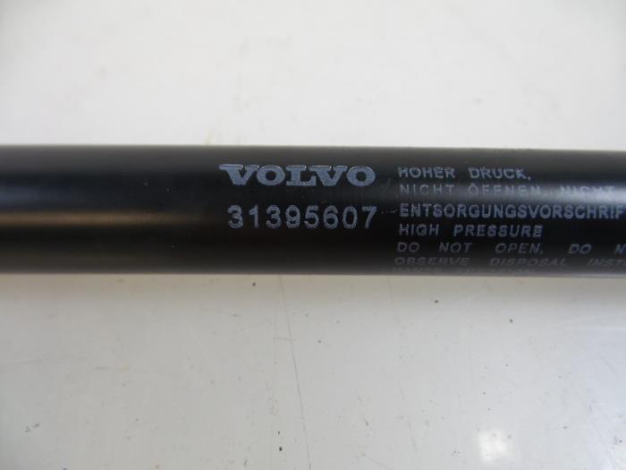 Gasdemper links-achter van een Volvo V40 (MV) 2.0 D4 16V 2014