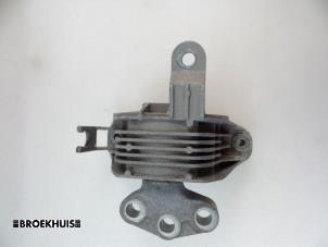 Gebruikte Motorrubber Opel Astra J (PC6/PD6/PE6/PF6) 1.6 16V Ecotec Prijs € 20,00 Margeregeling aangeboden door Autobedrijf Broekhuis B.V.