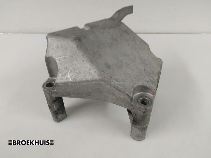 Gebruikte Motorrubber Opel Astra J (PD5/PE5) 1.4 Turbo 16V Prijs € 20,00 Margeregeling aangeboden door Autobedrijf Broekhuis B.V.