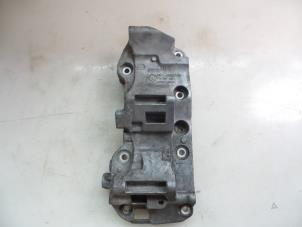 Gebruikte Dynamosteun onder BMW 1 serie (F20) 118d 2.0 16V Prijs € 20,00 Margeregeling aangeboden door Autobedrijf Broekhuis B.V.