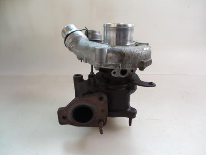 Turbo van een Renault Trafic New (FL) 2.0 dCi 16V 115 2011