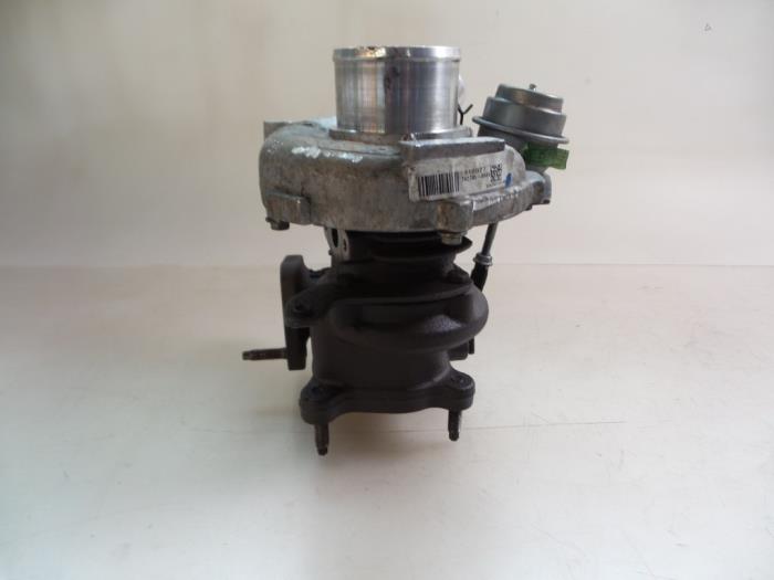 Turbo van een Renault Trafic New (FL) 2.0 dCi 16V 115 2011