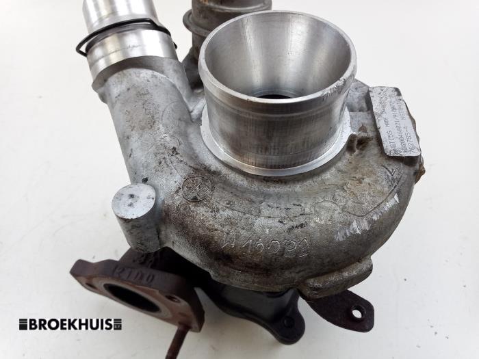 Turbo van een Renault Trafic New (FL) 2.0 dCi 16V 115 2011