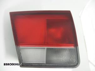 Gebruikte Achterlicht links Mazda 626 (GE12/72/82) 2.0i LX,GLX 16V Prijs € 10,00 Margeregeling aangeboden door Autobedrijf Broekhuis B.V.