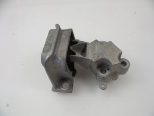 Gebruikte Motorsteun Renault Twingo II (CN) 1.2 16V Prijs € 25,00 Margeregeling aangeboden door Autobedrijf Broekhuis B.V.