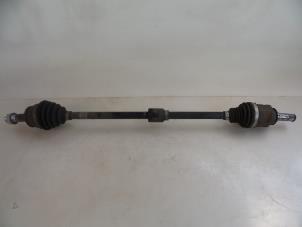 Gebruikte Aandrijfas rechts-voor Opel Corsa D 1.3 CDTi 16V ecoFLEX Prijs € 20,00 Margeregeling aangeboden door Autobedrijf Broekhuis B.V.