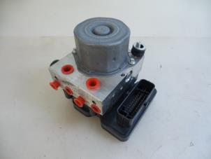 Gebruikte ABS Pomp Renault Twingo III (AH) 1.0 SCe 70 12V Prijs € 125,00 Margeregeling aangeboden door Autobedrijf Broekhuis B.V.