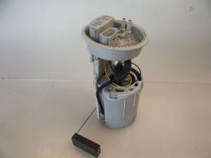 Gebruikte Tank element Pomp Volkswagen Polo IV (9N1/2/3) 1.4 TDI 80 Prijs € 25,00 Margeregeling aangeboden door Autobedrijf Broekhuis B.V.