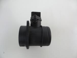 Gebruikte Luchtmassameter Volkswagen New Beetle (9C1/9G1) 1.9 TDI 90 Prijs € 25,00 Margeregeling aangeboden door Autobedrijf Broekhuis B.V.