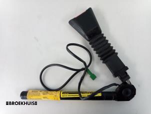 Gebruikte Gordelspanner rechts Opel Astra G (F08/48) 1.6 16V Prijs € 20,00 Margeregeling aangeboden door Autobedrijf Broekhuis B.V.