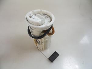 Gebruikte Tank element Pomp Volkswagen Polo IV (9N1/2/3) 1.4 16V Prijs € 25,00 Margeregeling aangeboden door Autobedrijf Broekhuis B.V.