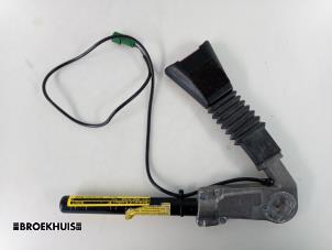 Gebruikte Gordelspanner rechts Opel Vectra B Caravan (31) 2.0 DTi 16V Prijs € 25,00 Margeregeling aangeboden door Autobedrijf Broekhuis B.V.