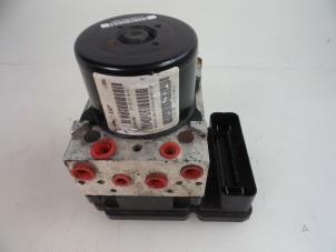 Gebruikte ABS Pomp Jeep Grand Cherokee (WH/WK) 3.0 CRD V6 24V Prijs € 80,00 Margeregeling aangeboden door Autobedrijf Broekhuis B.V.