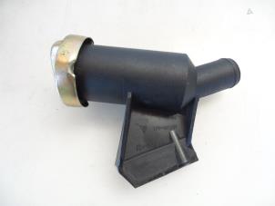 Gebruikte Olie vulpijp Porsche 911 (993) 3.6 Carrera 2 Prijs € 25,00 Margeregeling aangeboden door Autobedrijf Broekhuis B.V.