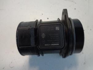Gebruikte Luchtmassameter Renault Clio III (BR/CR) 1.5 dCi 70 Prijs € 20,00 Margeregeling aangeboden door Autobedrijf Broekhuis B.V.