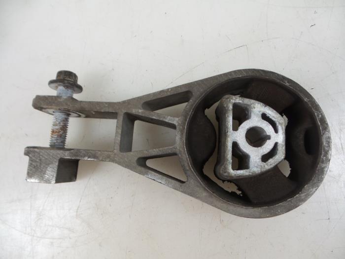 Gebruikte Versnellingsbak Steun Opel Corsa D 1.0 Prijs € 10,00 Margeregeling aangeboden door Autobedrijf Broekhuis B.V.
