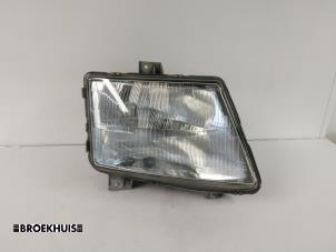Gebruikte Koplamp rechts Mercedes Vito (638.1/2) 2.2 CDI 112 16V Prijs € 25,00 Margeregeling aangeboden door Autobedrijf Broekhuis B.V.