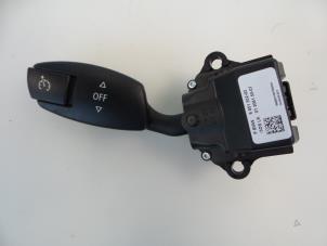 Gebruikte Cruise Control Bediening BMW 5 serie Touring (E61) 520d 16V Prijs € 25,00 Margeregeling aangeboden door Autobedrijf Broekhuis B.V.