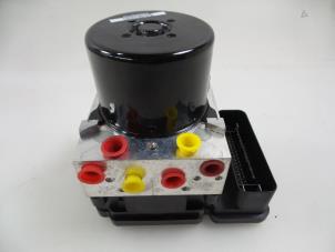 Gebruikte ABS Pomp Volvo V40 (MV) 2.0 D2 16V Prijs € 175,00 Margeregeling aangeboden door Autobedrijf Broekhuis B.V.