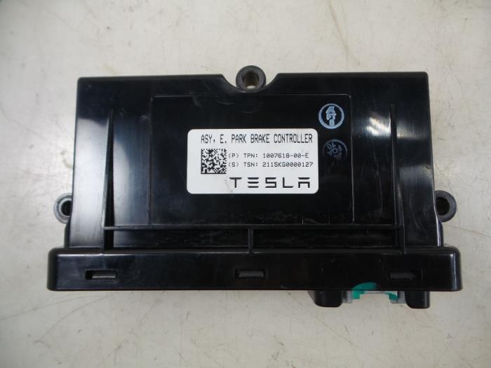 Gebruikte Handrem Module Tesla Model S 85D Performance Prijs € 50,00 Margeregeling aangeboden door Autobedrijf Broekhuis B.V.