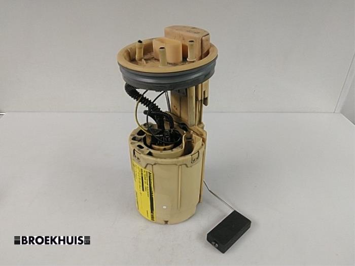 Gebruikte Tank element Pomp Volkswagen Touran (1T1/T2) 2.0 TDI 16V 140 Prijs € 30,00 Margeregeling aangeboden door Autobedrijf Broekhuis B.V.