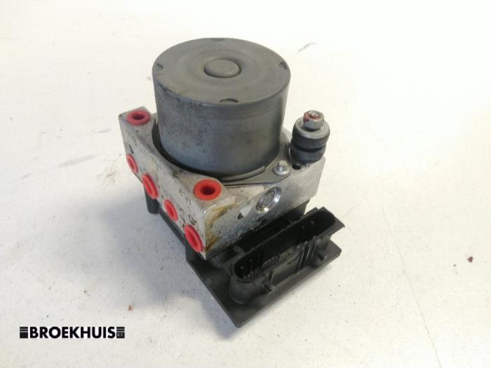 Gebruikte ABS Pomp Renault Modus/Grand Modus (JP) 1.6 16V Prijs € 20,00 Margeregeling aangeboden door Autobedrijf Broekhuis B.V.