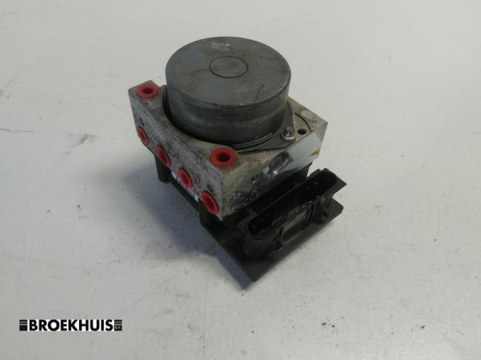 Gebruikte ABS Pomp Renault Megane II (BM/CM) 1.5 dCi 85 Prijs € 30,00 Margeregeling aangeboden door Autobedrijf Broekhuis B.V.