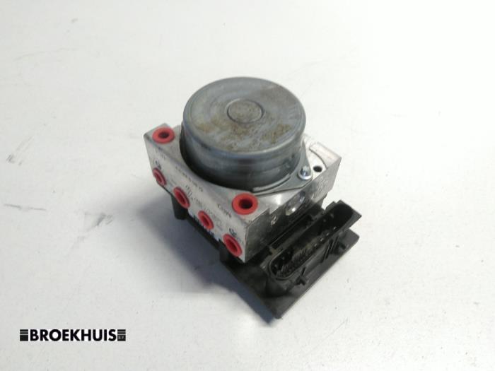 Gebruikte ABS Pomp Renault Grand Scénic II (JM) 2.0 16V Prijs € 25,00 Margeregeling aangeboden door Autobedrijf Broekhuis B.V.