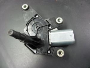 Gebruikte Ruitenwissermotor achter Renault Grand Scénic II (JM) 1.5 dCi 105 Prijs € 35,00 Margeregeling aangeboden door Autobedrijf Broekhuis B.V.