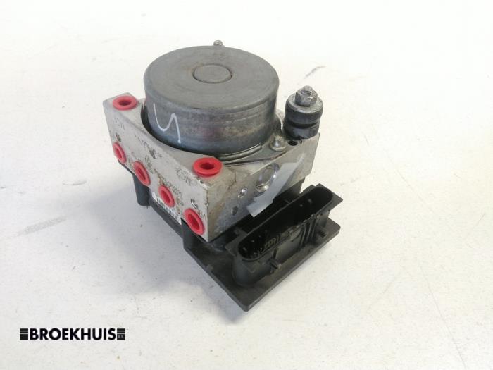 Gebruikte ABS Pomp Renault Clio III (BR/CR) 1.2 16V 75 Prijs € 30,00 Margeregeling aangeboden door Autobedrijf Broekhuis B.V.