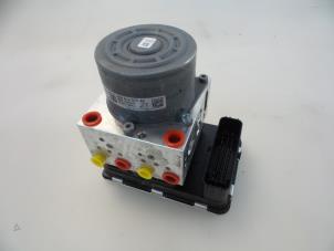 Gebruikte ABS Pomp Volkswagen Passat Variant (3G5) 2.0 TDI 16V 150 Prijs € 150,00 Margeregeling aangeboden door Autobedrijf Broekhuis B.V.