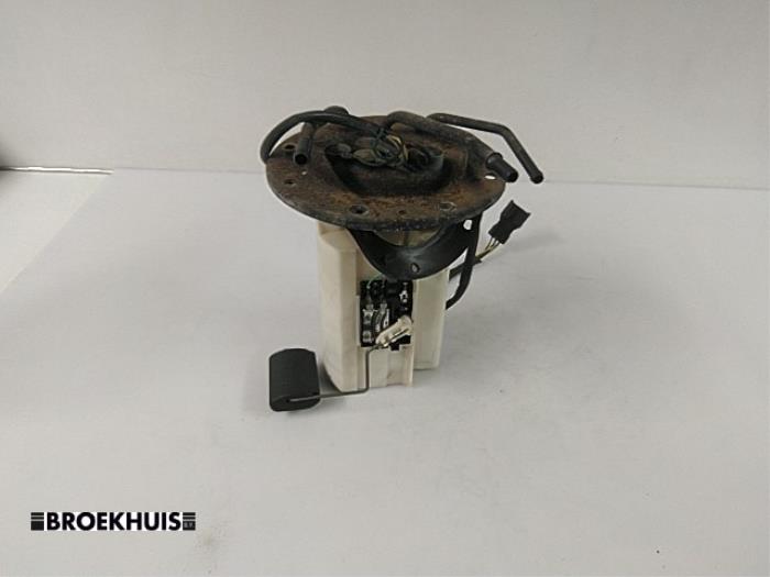 Gebruikte Tank element Pomp Hyundai Trajet 2.0 16V Prijs € 25,00 Margeregeling aangeboden door Autobedrijf Broekhuis B.V.